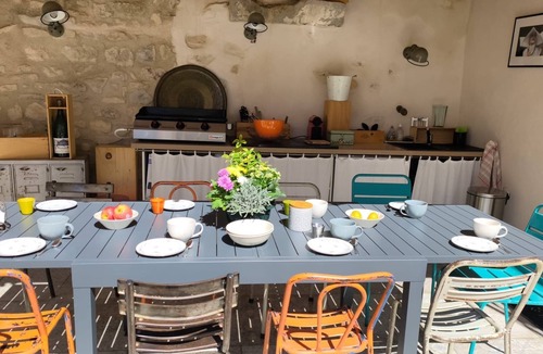 Boulbon House | Magnificent house in Provence at the foot of the Château de Boulbon