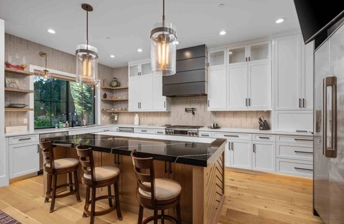Lake Oswego House | Magnificent Lake Oswego Luxury Estate, Incredible Indoor/Outdoor Living w/Fireplace, Game Room