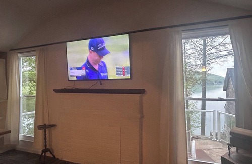 Holmes Cottage | Magnificent Lake View