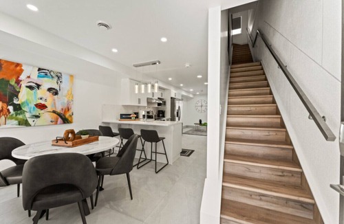 Ruthven House | Magnificent Lakeview