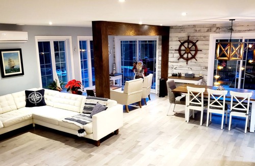 Deauville House | Magnificent large house 5 minutes from Magog
