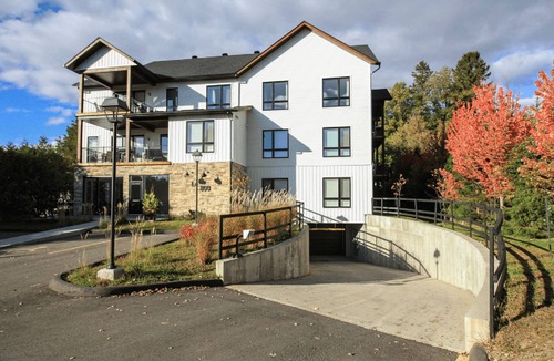 Mont-Tremblant Apartment | Magnificent luxury condo located in Mont-Tremblant. In the heart of the village