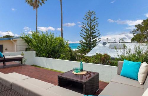 Malua Bay House | Magnificent Malua Views, Stroll to the beach
