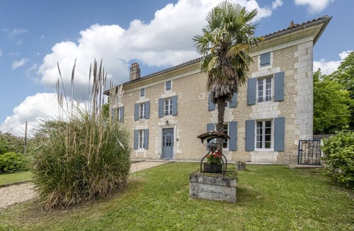 Montboyer House | Magnificent Manor House