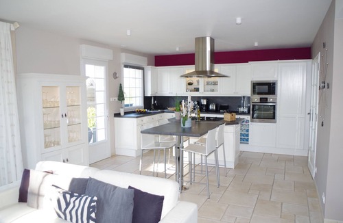 Brunembert House | Magnificent modern villa with Jacuzzi