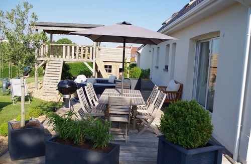 Brunembert House | Magnificent modern villa with Jacuzzi