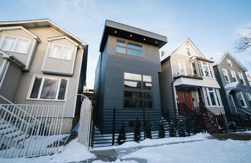 West Bucktown House | MAGNIFICENT NEW Home w/8 Beds & Free Parking