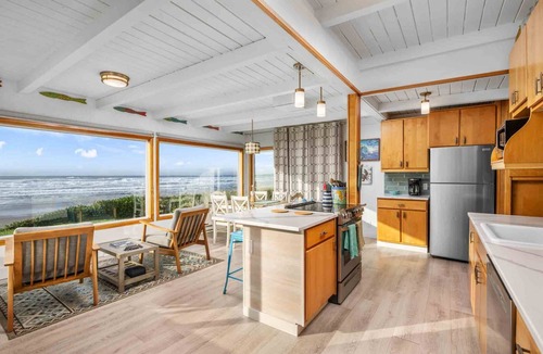 Rockaway Beach House | Magnificent Oceanfront Retreat, Pet Friendly, Single Level, Deck and Fire-Pit w/Views, EV Charging