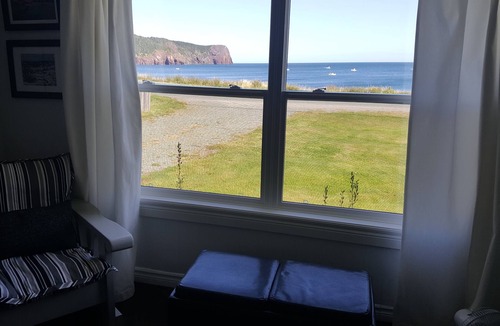 Flatrock House | Magnificent Oceanfront Cottage in Flatrock- 12 minutes from St. John's (YYT)