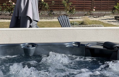 Landunvez House | Magnificent Penn-Ar-Bed villa with jacuzzi, seafront