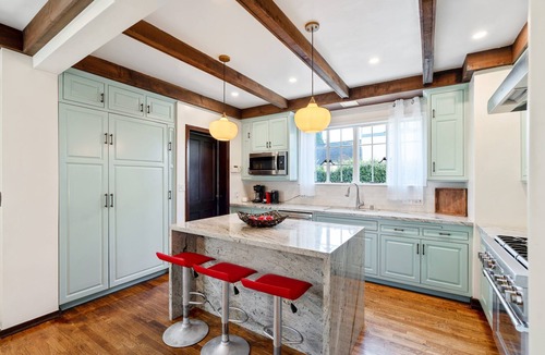 North Arroyo House | Magnificent Rose Bowl Mansion 5 Minutes Walk!