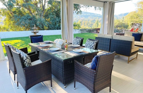 North Arroyo House | Magnificent Rose Bowl Mansion 5 Minutes Walk!