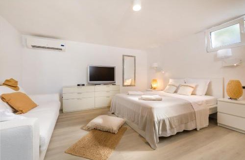 Hvar Villa | Magnificent Seafront Villa 10 Bedrooms Pakleni View