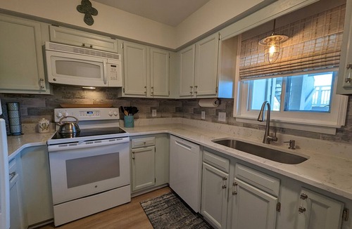 Caswell Beach Condo | Magnificent Second-Floor Ocean-View Condo