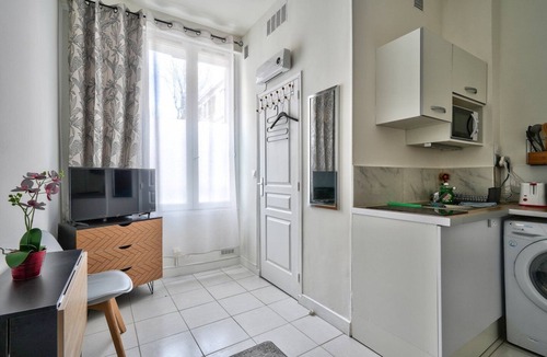 Clichy Apartment | Magnificent studio just outside Paris