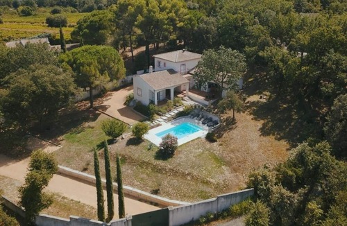 Pont-Saint-Esprit Villa | * Magnificent unoverlooked villa, 8p, swimming pool, summer kitchen, 3800 m2