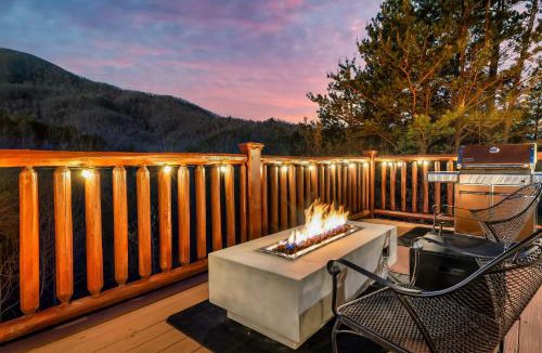 Smoky Mountains House | Magnificent Views Cabin! Summer and Fall Specials!