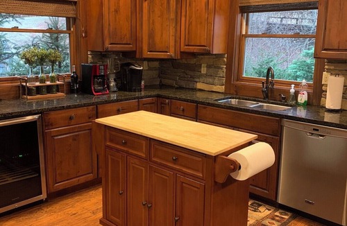Robbinsville House | Magnificent views, lakefront, 6 br,cozy, spacious, year-round amenities-all ages