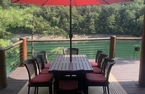 Robbinsville House | Magnificent views, lakefront, 6 br,cozy, spacious, year-round amenities-all ages