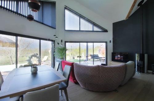 Viviers-du-Lac Villa | Magnificent villa with heated pool air conditioning