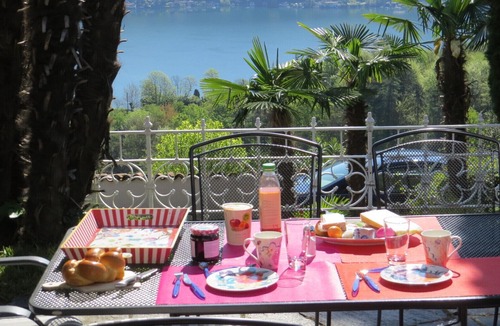 Vernate House | Magnificent villa surrounded by vineyards with a 180° view of lake lugano