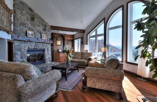 Sutton Villa | Magnificent villa with breathtaking views!
