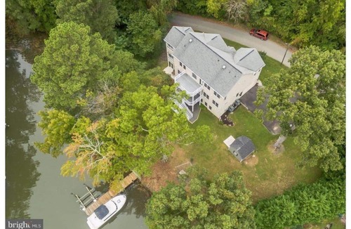 Dowell House | Magnificent Water Front Property