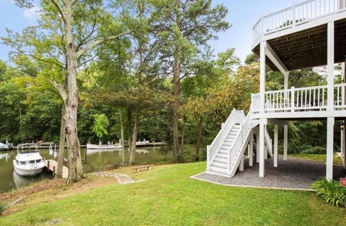 Dowell House | Magnificent Water Front Property