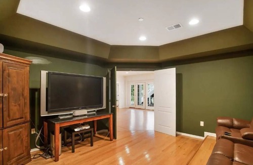 Dowell House | Magnificent Water Front Property