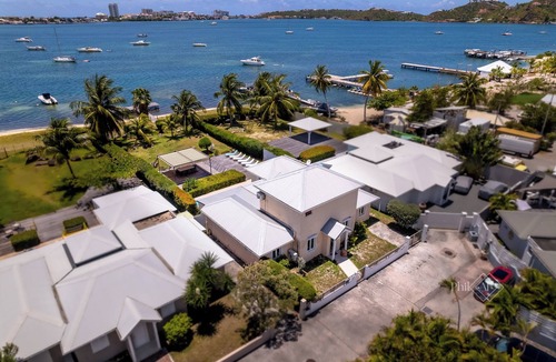 Nettle Bay Villa | Magnificent waterfront Villa Rivage in Baie Nettle