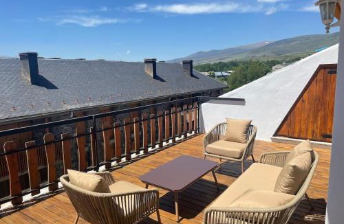 Puigcerda Apartment | Magnifico ático con vistas, parking y piscina