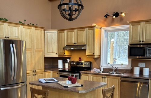 Saint-Alexis-des-Monts Ski Chalet | Magnifique Chalet En Bord De Rivière