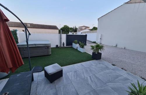 Villeneuve-les-Maguelone Villa | Magnifique Villa avec jacuzzi en option