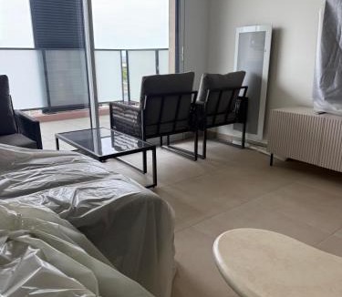 Saint-Laurent-du-Var Apartment | Magnifique 3P neuf avec terrasse et vue mer
