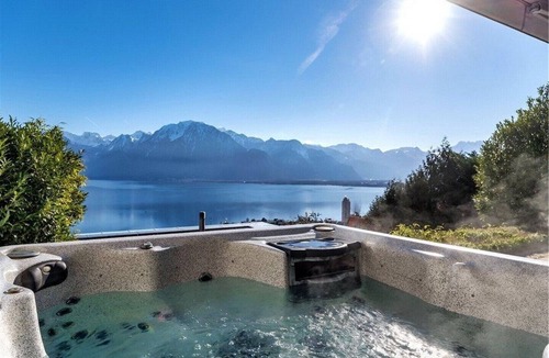 Montreux House | Magnifique 4BR Villa avec Lake View