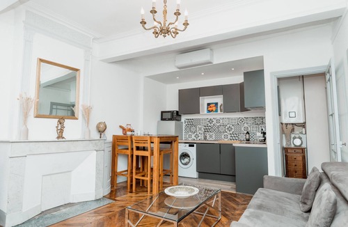 Montauban House | Magnifique Acacia