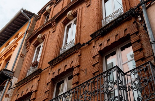 Montauban House | Magnifique Acacia