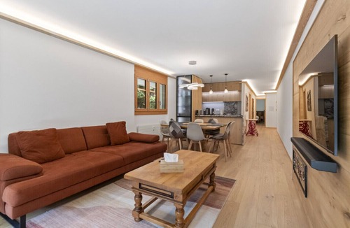 Noes Apartment | Magnifique Appartement Rénové Type Chalet Avec Piscine Intérieure Chauffée