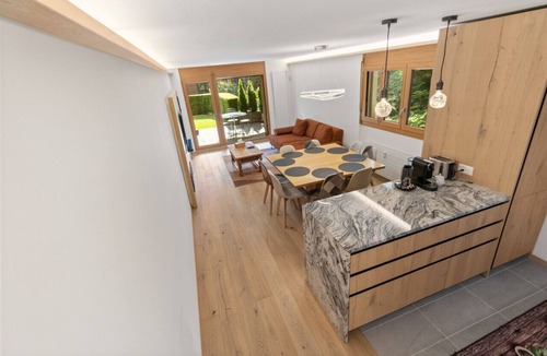 Noes Apartment | Magnifique Appartement Rénové Type Chalet Avec Piscine Intérieure Chauffée