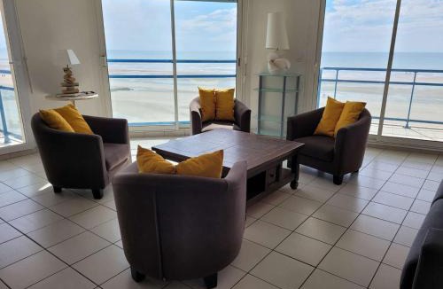 Merlimont-Plage Apartment | Magnifique Appartement Face Mer avec 2 Balcons, Terrasse et Ascenseur - FR-1-672-4