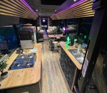 Saint-Usage Other | Magnifique bus insolite avec jacuzzi