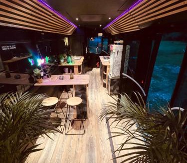 Saint-Usage Other | Magnifique bus insolite avec jacuzzi