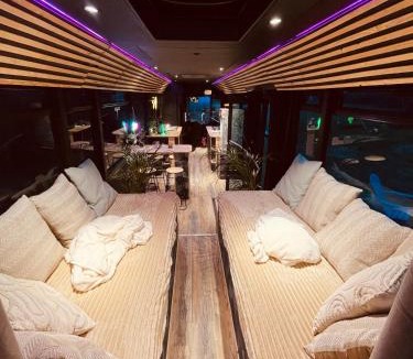 Saint-Usage Other | Magnifique bus insolite avec jacuzzi