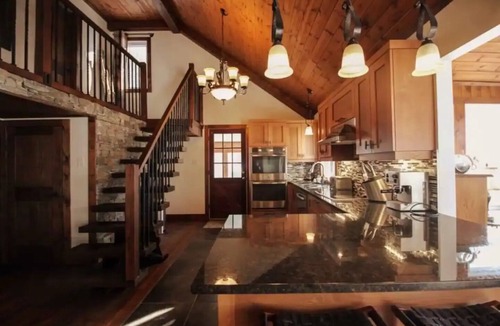 Saint-Andre-Avellin Cottage | Magnifique updated lakefront chalet (CITQ #300310)