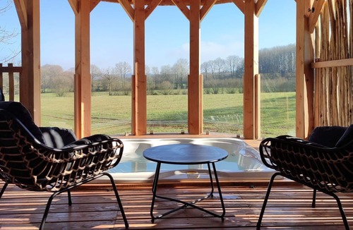 Gomene Cabin | Magnifique Cabane Perchée Avec Jacuzzi Privatif