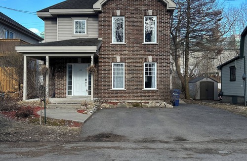 Laval House | Magnifique maison près de l'eau