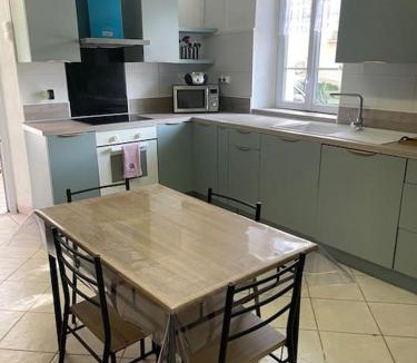 Volx Apartment | Magnifique Studio - Calme Et Proche De Toute Commodité