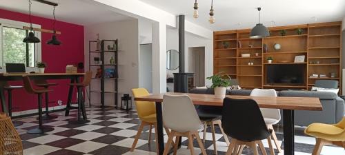Rives de l'Yon Villa | Magnifique villa 5 etoiles avec piscine privee parc 2 ha