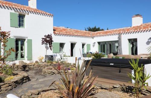 Ile d'Yeu Villa | Magnifique villa Piscine Spa Billard