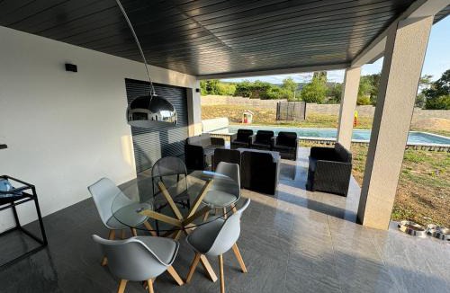 Grospierres Villa | Magnifique villa proche ruoms vallon pont darc